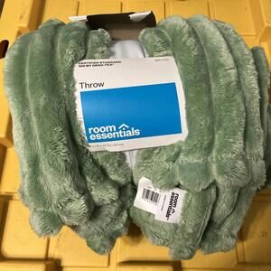 Room Essentials Checkerboard Jacquard Plush 50x60" Throw Blanket Green* New